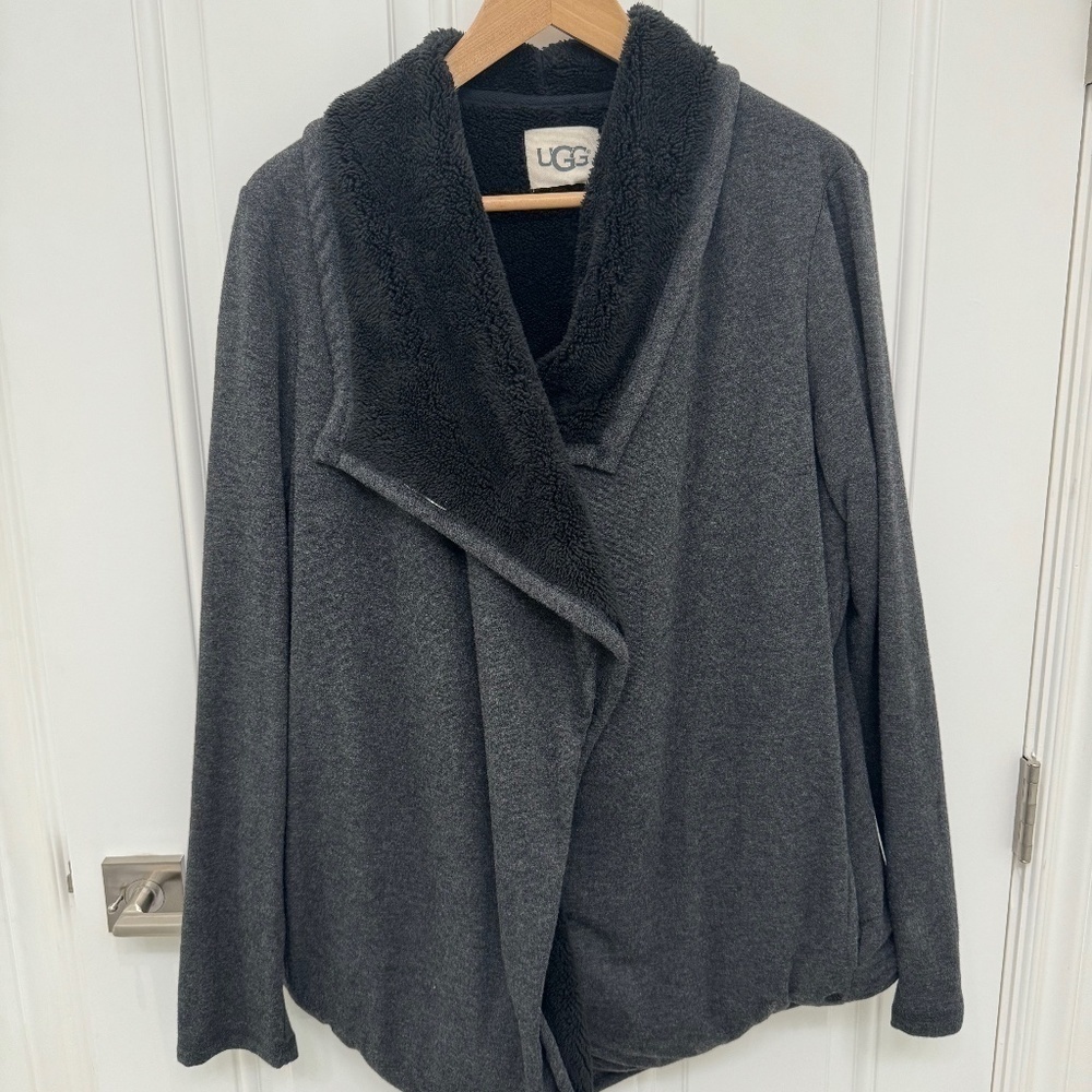 UGG Women's Wrap. Size M. Charcoal Gray. New! - Picture 5 of 5